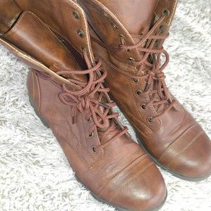 Combat boots